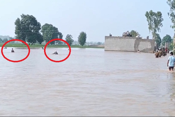 ਹੜ੍ਹ 'ਚ ਫਸੇ ਲੋਕਾਂ ਨੂੰ ਬਚਾਉਣ ਦੌਰਾਨ ਵੱਡਾ ਹਾਦਸਾ, ਫ਼ੌਜ ਦੇ ਜਵਾਨਾਂ ਨੇ ਪਾਣੀ 'ਚ ਮਾਰ 'ਤੀਆਂ ਛਾਲਾਂ