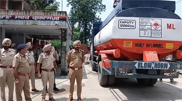 41 boxes of liquor recovered from oil tanker