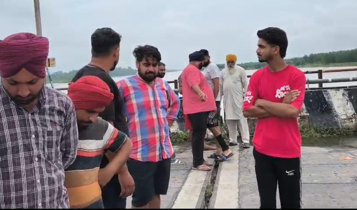 ਦਰਿਆ ਬਿਆਸ ਦੇ ਧਨੋਆ ਵਾਲੇ ਪੁਲ ''ਤੇ ਪਈ ਵੱਡੀ ਦਰਾੜ, ਲੋਕਾਂ ਲਈ ਬਣੀ ਮੁਸੀਬਤ