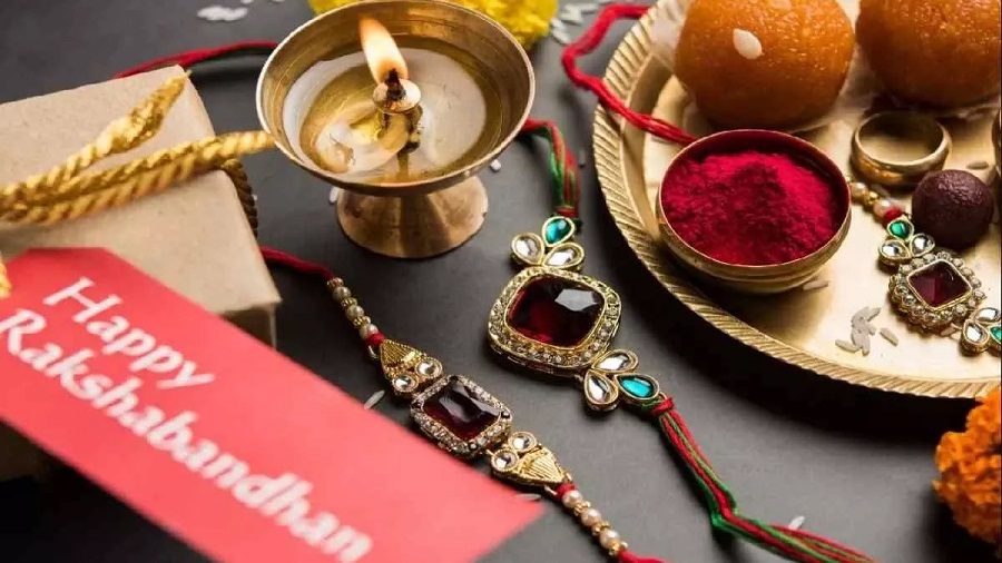 Raksha Bandhan 2025: ਵਾਸਤੂ ਸ਼ਾਸਤਰ ਦੇ ਹਿਸਾਬ ਨਾਲ ਭੈਣਾਂ ਸਜਾਉਣ ਰੱਖੜੀ ਦੀ ਥਾਲੀ, ਮਿਲੇਗਾ ਸ਼ੁਭ ਫ਼ਲ
