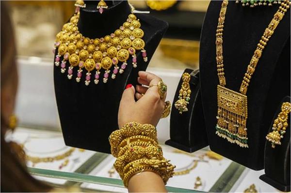 gold demand in india fell by 10 percent to 134 9 tonnes  wgc