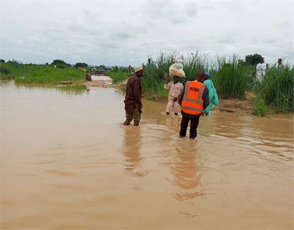 at least 40 missing after boat capsizes in northwestern nigeria