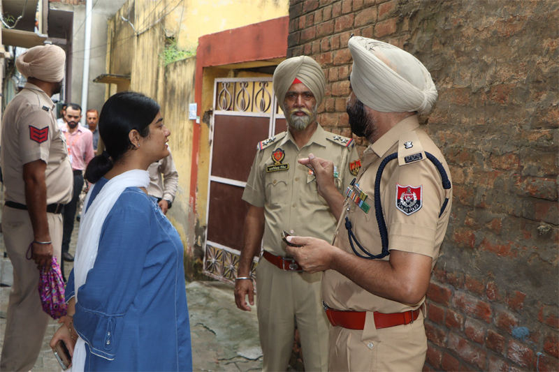 ਨਸ਼ਾ ਤਸਕਰਾਂ ''ਤੇ ਸਖ਼ਤੀ: ਜਲੰਧਰ ਦੇ ਫ਼ੱਗੂ ਮੁਹੱਲੇ ''ਚ ਢਾਹੀ ਗੈਰ-ਕਾਨੂੰਨੀ ਜਾਇਦਾਦ