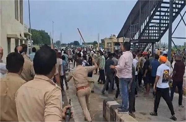army personnel beaten at toll plaza