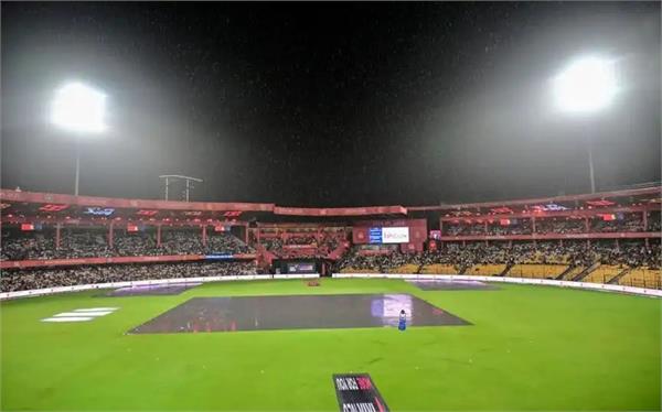 committed to bringing cricket back to chinnaswamy  prasad