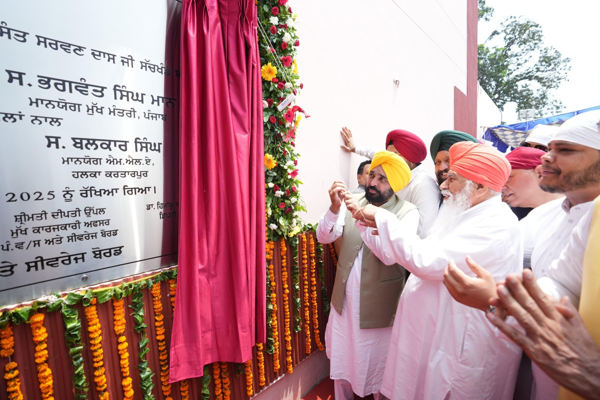 ਡੇਰਾ ਸੱਚਖੰਡ ਬੱਲਾਂ ਵਿਖੇ CM ਭਗਵੰਤ ਮਾਨ ਨੇ ਸੀਵਰੇਜ ਟ੍ਰੀਟਮੈਂਟ ਪਲਾਂਟ ਦਾ ਰੱਖਿਆ ਨੀਂਹ ਪੱਥਰ