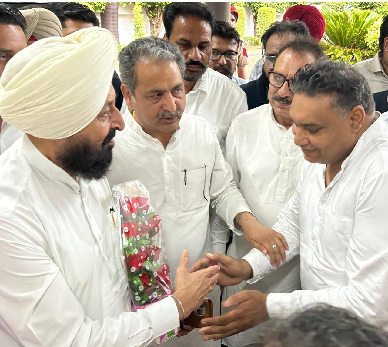ਪ੍ਰਤਾਪ ਬਾਜਵਾ ਨੇ ਕਾਂਗਰਸੀ ਆਗੂ ਨਾਲ ਕੀਤੀ ਬੰਦ ਕਮਰਾ ਮੀਟਿੰਗ