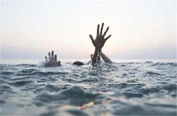 4 students drowned while bathing in the river one body recovere