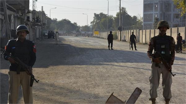 bandits attacked  police post in punjab