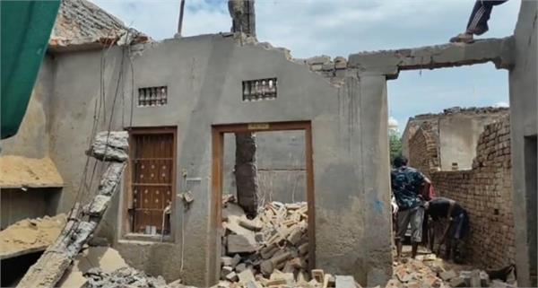 a woman was injured when the roof of the house collapsed during the rain