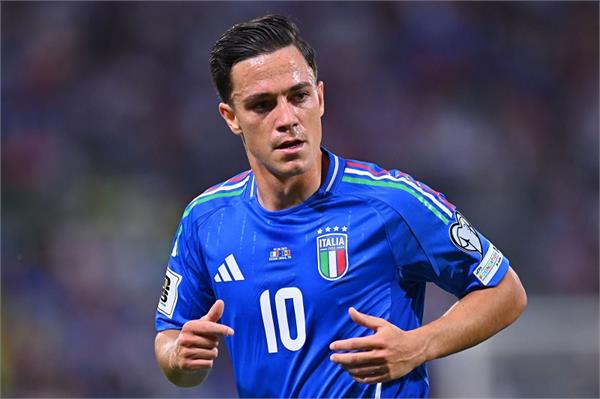 atletico madrid signs italy  s giacomo raspadori