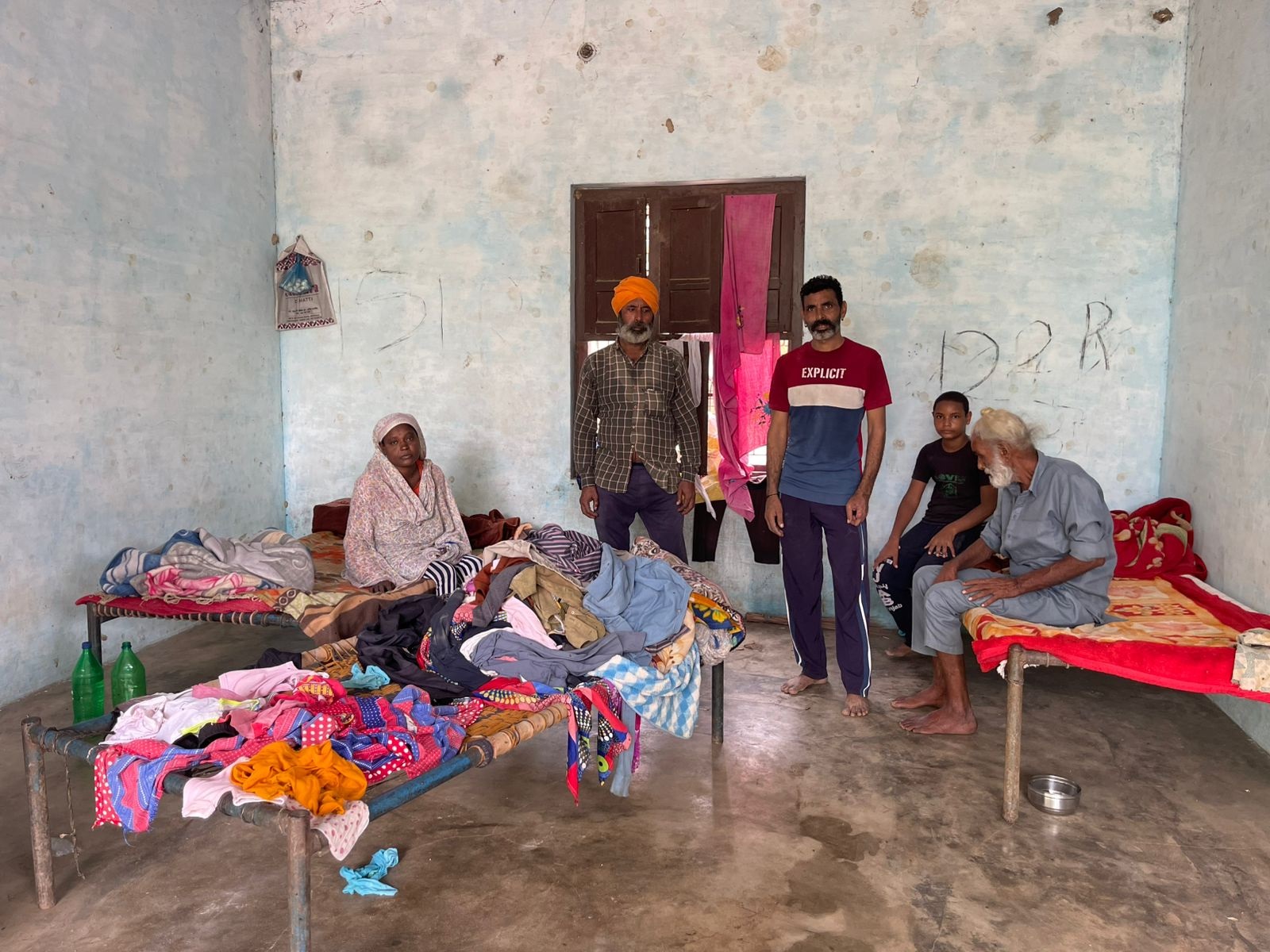 ਬਰਸਾਤ ਨੇ ਮਜ਼ਦੂਰ ਪਰਿਵਾਰ ਨੂੰ ਕੀਤਾ ਬੇਘਰ! ਧਰਮਸ਼ਾਲਾ ''ਚ ਰਹਿਣ ਨੂੰ ਮਜਬੂਰ