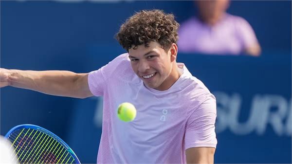shelton beats cobolli to reach quarterfinals