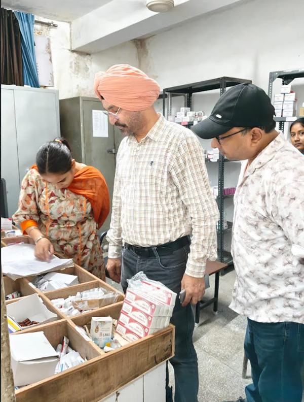 ਸਿਵਲ ਸਰਜਨ ਗੁਰਦਾਸਪੁਰ ਨੇ ਸਿਹਤ ਸੰਸਥਾਵਾਂ ਦੀ ਕੀਤੀ ਅਚਨਚੇਤ ਚੈਕਿੰਗ