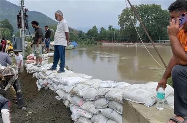 flood threat in this area of   jammu and kashmir  people urged to remain alert
