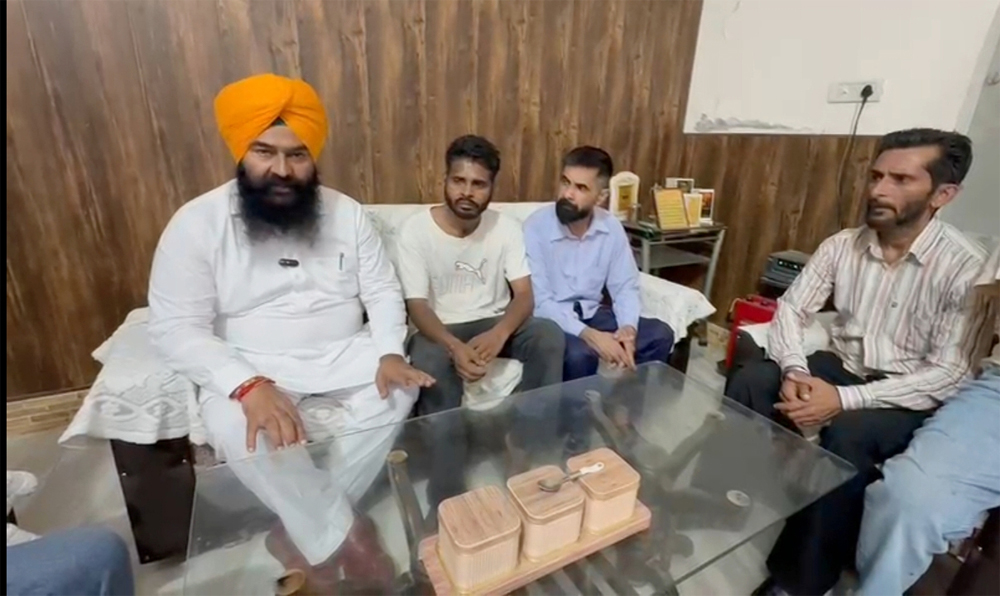 ਈਰਾਨ ''ਚ ਤਸੀਹਿਆਂ ਦਾ ਸਾਹਮਣਾ ਕਰਕੇ ਵਾਪਸ ਪਰਤੇ ਨੌਜਵਾਨਾਂ ਨੇ ਸੁਣਾਈ ਦਰਦਭਰੀ ਦਾਸਤਾਨ