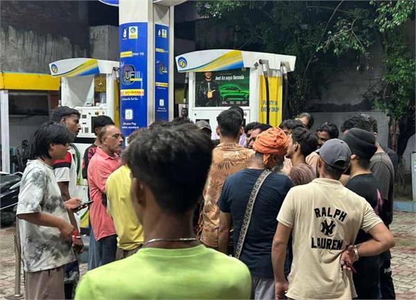 engines of vehicles seized due to filling with water instead of petrol