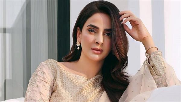 actress hospitalised icu
