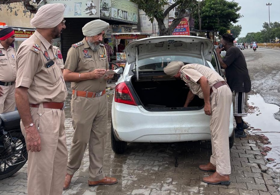 ਬੱਸ ਸਟੈਂਡ ''ਤੇ ਲੱਗਿਆ ਨਾਕਾ! ਬੁਲਟ ਮੋਟਰਸਾਈਕਲਾਂ ਸਮੇਤ ਕਈ ਵਾਹਨਾਂ ਦੇ ਕੱਟੇ ਚਲਾਨ