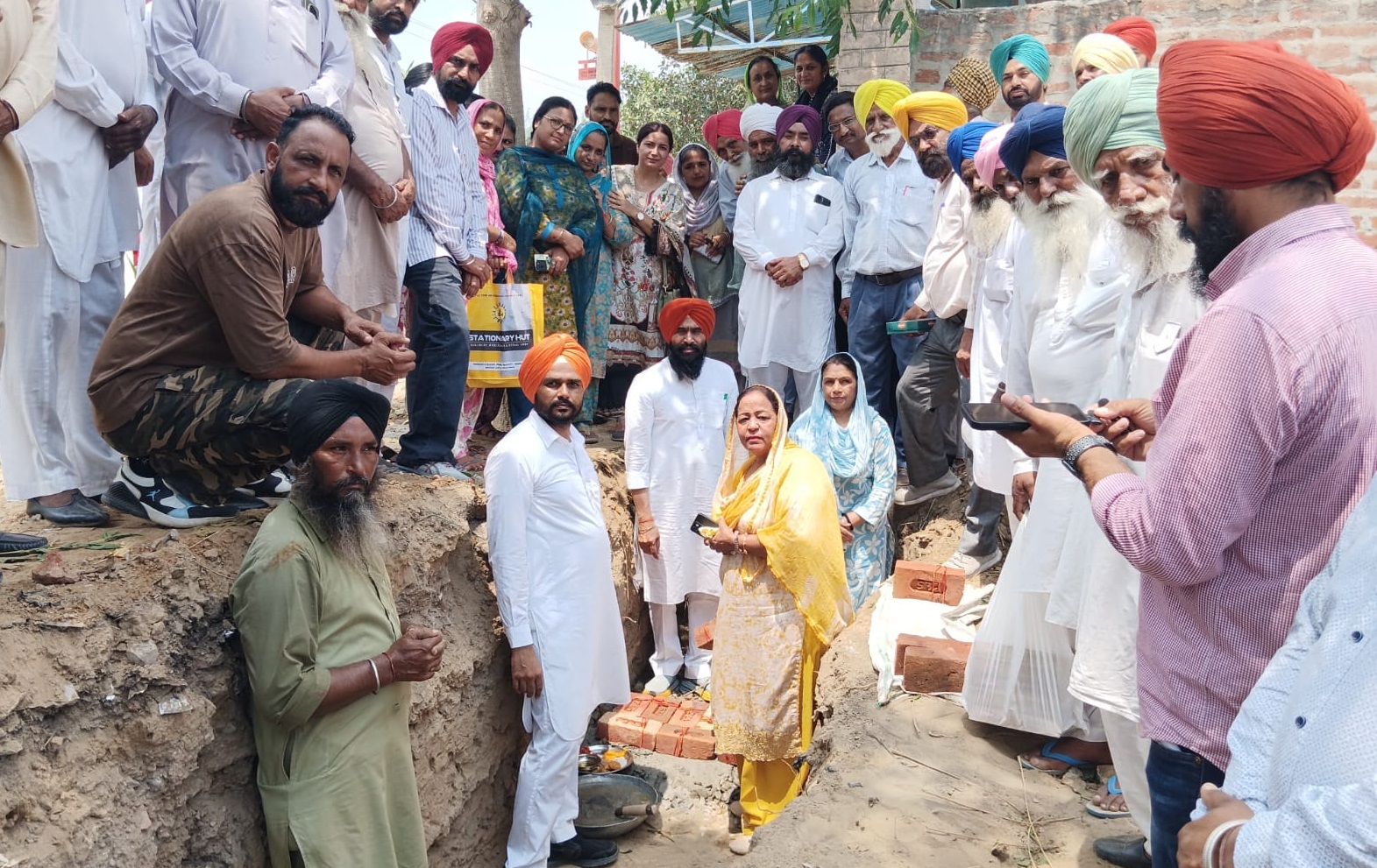 ਮਹਿਲ ਕਲਾਂ ਹਲਕੇ ''ਚ ਕਰੋੜਾਂ ਦੇ ਵਿਕਾਸ ਕਾਰਜਾਂ ਦੀ ਸ਼ੁਰੂਆਤ
