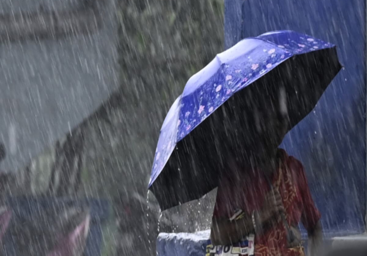 Heavy Rain Alert: ਤੇਜ਼ ਹਨ੍ਹੇਰੀ ਨਾਲ ਪਵੇਗਾ ਭਾਰੀ ਮੀਂਹ! 4 ਜ਼ਿਲ੍ਹਿਆਂ ''ਚ RED ALERT ਜਾਰੀ