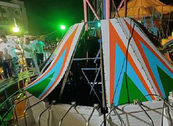 swing falls from 50 feet  5 people injured