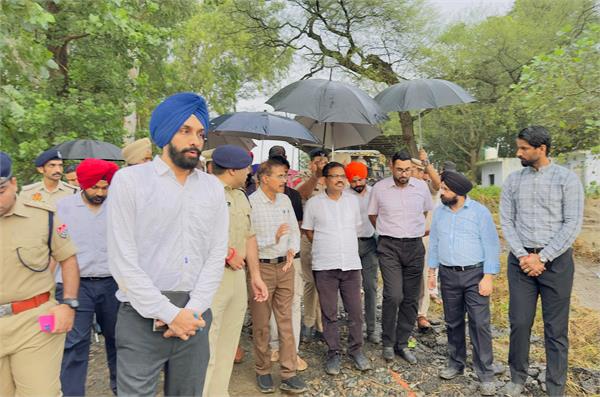 chief secretary k a p  sinha and principal secretary krishan kumar
