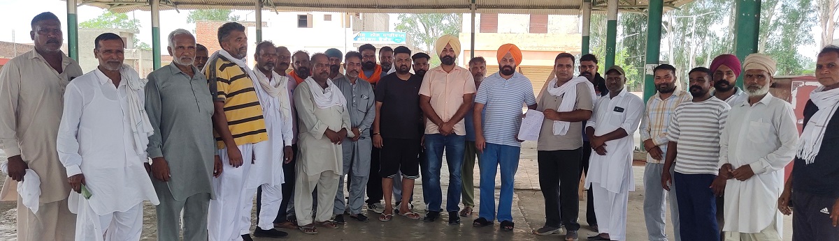 ਅਨਾਜ ਮੰਡੀ ਅਜਨਾਲਾ ਦੇ ਮਜ਼ਦੂਰਾਂ ਨੇ ਝੋਨੇ ਦੇ ਸੀਜ਼ਨ ਦੌਰਾਨ ਲੋਡਿੰਗ ਦਾ ਕੰਮ ਨਾ ਕਰਨ ਦਾ ਲਿਆ ਫ਼ੈਸਲਾ