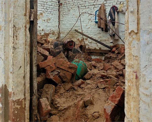 migrant worker dies  two injured as workshop roof collapses