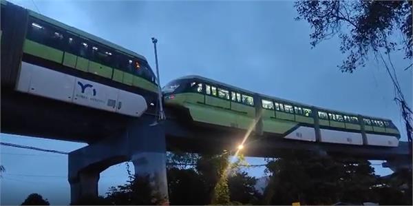 monorail stuck on the track