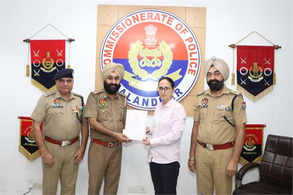 special honour to police officers contribution in   war on drugs  