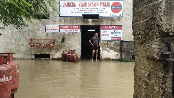 indian company  s gas agency submerged in water  supply shutdown