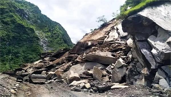 landslide in kullu  s manikaran valley