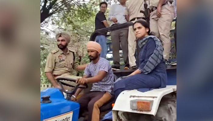 ਪੰਜਾਬ ''ਚ ਆਏ ਹੜ੍ਹ ਕਾਰਨ ਪ੍ਰਵਾਸੀ ਚਿਹਰੇ ਵੀ ਮਾਯੂਸ, ਅੰਮ੍ਰਿਤਸਰ ਦੀ DC ਤੇ SSP ਦੀ ਹੋ ਰਹੀ ਸਲਾਘਾ