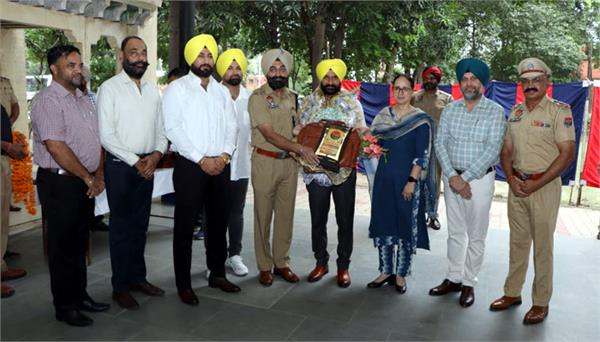 police jalandhar bids farewell to 6 police officers on retirement