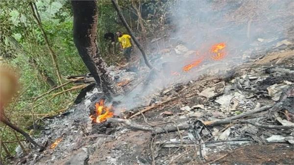 ghana  defense minister  s helicopter crashes  8 killed including 2 ministers