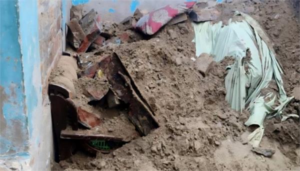 youth dies after roof of mud house collapses