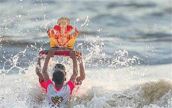 father and 2 sons die drowning during immersion of lord ganesha idol