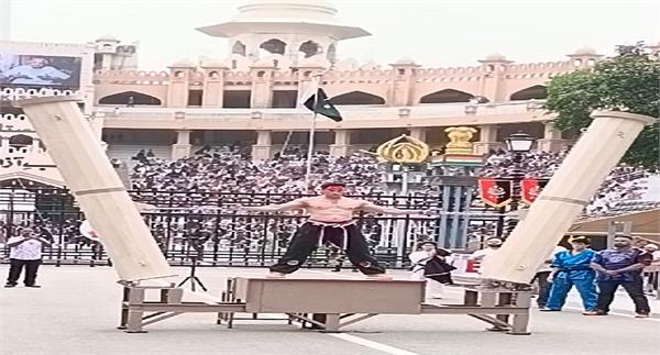 wispy kharadi sets world record by stopping 522 kg hercules pillar