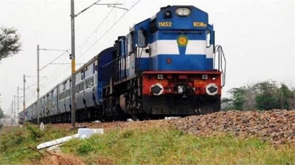 52 trains including vaishno devi vande bharat  rajdhani  malwa cancelled
