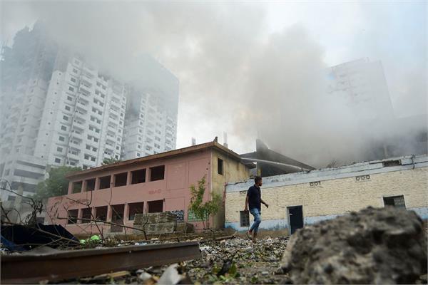 explosion in firecracker warehouse in pakistan