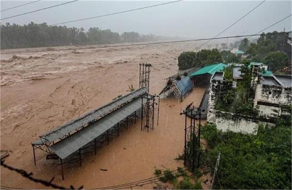 heavy rains  floods cause widespread destruction in north india