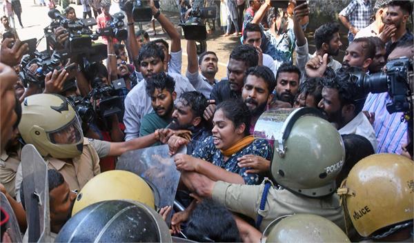 ksu protests against handcuffing of activists in court turn violent