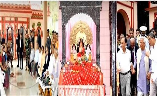 mohammad yunus arrives at dhakeshwari temple