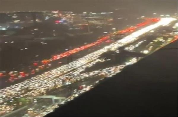 7 km long traffic jam in gurugram after heavy rain  people stranded for hours
