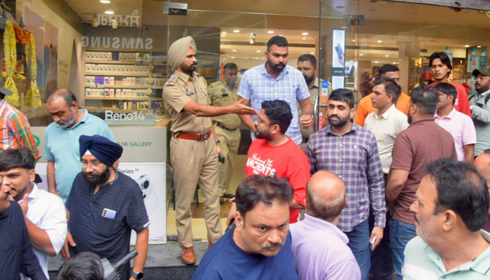 ਲੁਧਿਆਣਾ ਦੇ ਕਈ ਮਸ਼ਹੂਰ ਲੋਕਾਂ ਦੇ ਟਿਕਾਣਿਆਂ ''ਤੇ ਆਮਦਨ ਕਰ ਵਿਭਾਗ ਨੇ ਕੀਤੀ ਛਾਪੇਮਾਰੀ
