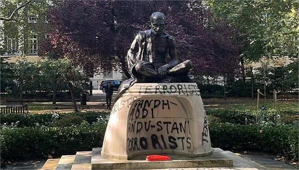 mahatma gandhi statue vandalised in london
