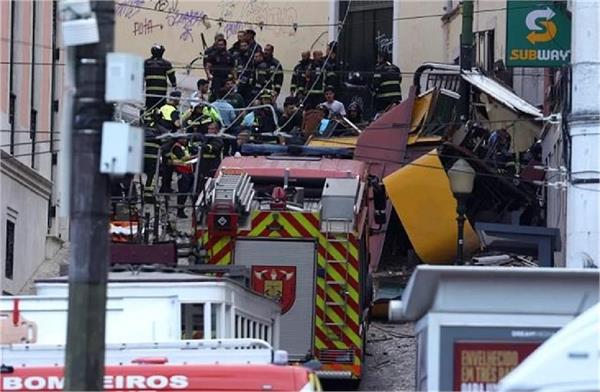 major accident  tourist train derails