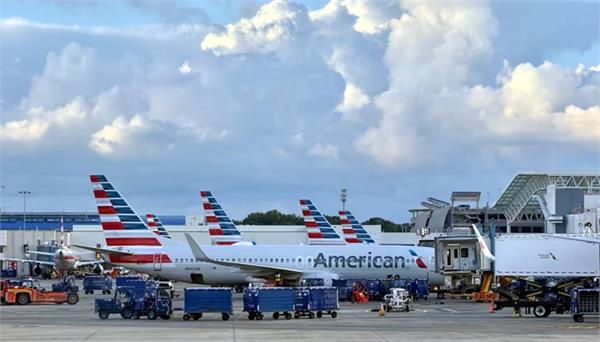 man found hiding in plane  s landing gear
