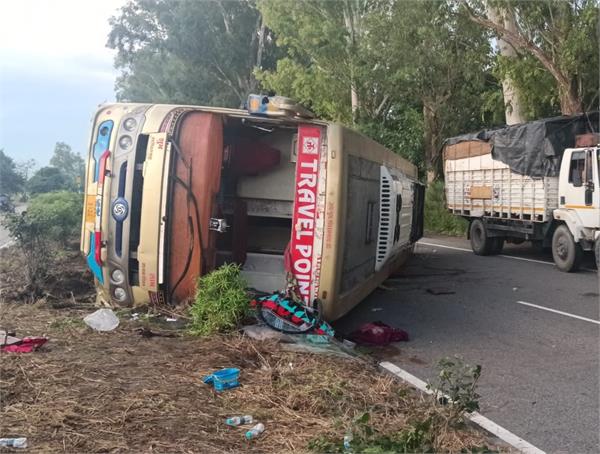 accident overturned bus passengers
